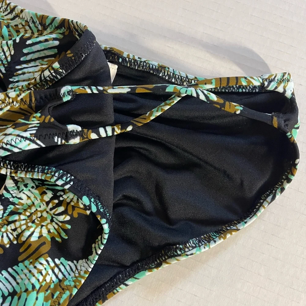 New! Volcom women's bikini bottoms with a tropical or leaf print pattern. Large